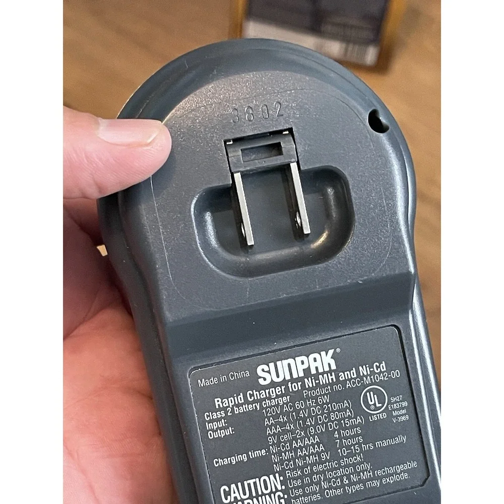 Sunpak Model V-3969 Rapid Charger For Ni-MH And Ni-Cd Batteries